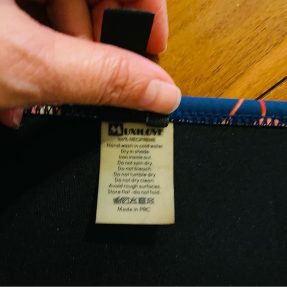 ⭐️ MUXILOVE - Women’s Blue Floral Neoprene Bikini Bottoms - Picture 3 of 3